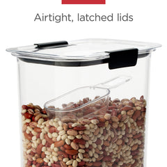 Rubbermaid Brilliance lid close-up showing airtight seal to preserve freshness