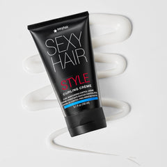 SexyHair textura cremosa en mano mostrando hidratación y fácil distribución