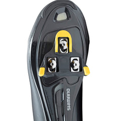 SHIMANO comparación de tamaño de la cala junto a tornillos para referencia