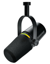 Shure MV7+ vista frontal mostrando diseño robusto y profesional