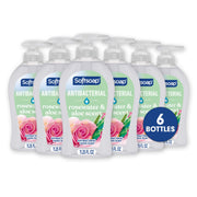 Softsoap botella frontal con fragancia rosa y aloe mostrando limpieza eficaz