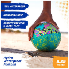 SwimWays balón en uso en piscina mostrando flotación y diversión