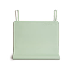 Table Tyke frontal del tapete sage green mostrando diseño elegante y protección