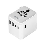 TESSAN vista frontal del adaptador mostrando la toma AC y puertos USB, carga ordenada