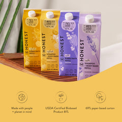 The Honest Company recarga de 32 oz junto a producto regular para escala