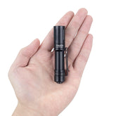 ThruNite Archer Mini frontal mostrando diseño compacto y potencia inmediata