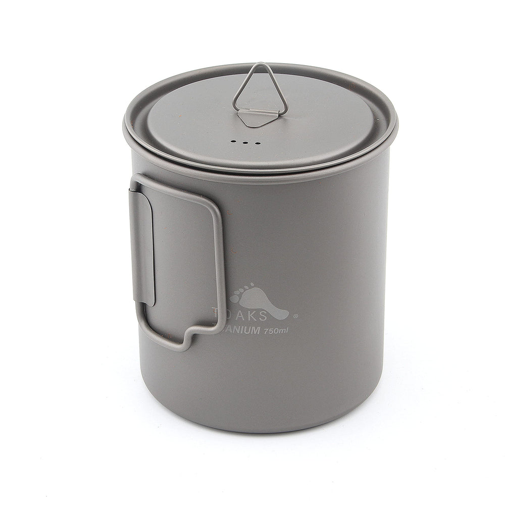 TOAKS vista frontal de la olla 750ml mostrando su forma compacta y ahorro de espacio