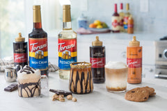 Torani en uso sobre latte con chocolate blanco aporta aspecto profesional y sabor