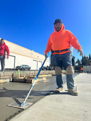 TROXELL USA rodillera en uso en obra mejorando confort al arrodillarse