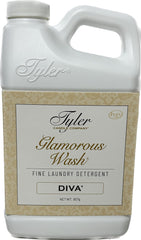 TYLER CANDLE COMPANY botella frontal mostrando etiqueta y beneficio de limpieza