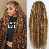 Tylokra peluca frontal 4/27 honey blonde mostrando color natural