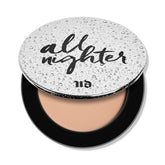 Urban Decay All Nighter frente mostrando diseño y cierre práctico para fijación prolongada