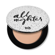Urban Decay All Nighter frente mostrando diseño y cierre práctico para fijación prolongada