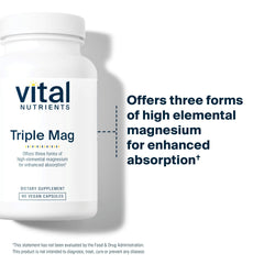 Vital Nutrients persona tomando cápsula para una rutina diaria