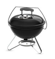 Weber Smokey Joe vista frontal negra mostrando diseño portátil y robustez