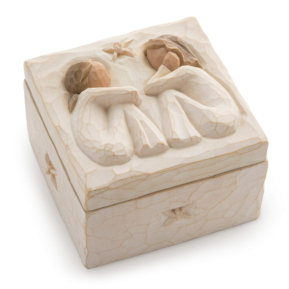 Willow Tree caja frontal mostrando la tapa tallada y estética decorativa
