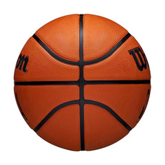 WILSON balón en uso durante pase exterior que muestra control