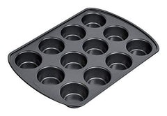 Wilton Gold bandeja con muffins dorados recién horneados demostrando liberación fácil