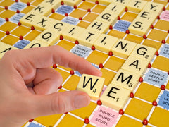 Winning Moves juego en uso durante viaje demostrando estabilidad y portabilidad