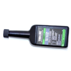 YAMAHA aditivo vertiéndose en tanque de combustible, protección contra corrosión