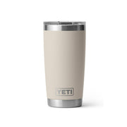 YETI Rambler 20 oz frente en Cape Taupe mostrando diseño y durabilidad
