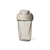 YETI bote frontal mostrando diseño y capacidad, ideal para mezclas sin bola