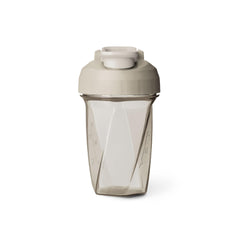 YETI bote frontal mostrando diseño y capacidad, ideal para mezclas sin bola
