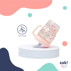 Zak Designs vaso en manos de niño, cómodo y seguro para llevar