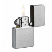 Zippo frente con acabado cepillado mostrando elegancia y durabilidad