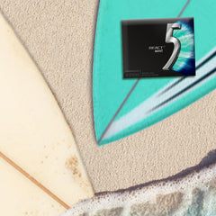 5 Gum paquete dentro de un bolso demostrando portabilidad y practicidad