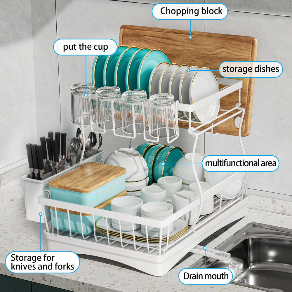 7 code escurridor en cocina real secando platos junto al fregadero, aspecto práctico