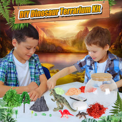 7july figura dinosaurio en primer plano destacando detalles resistentes