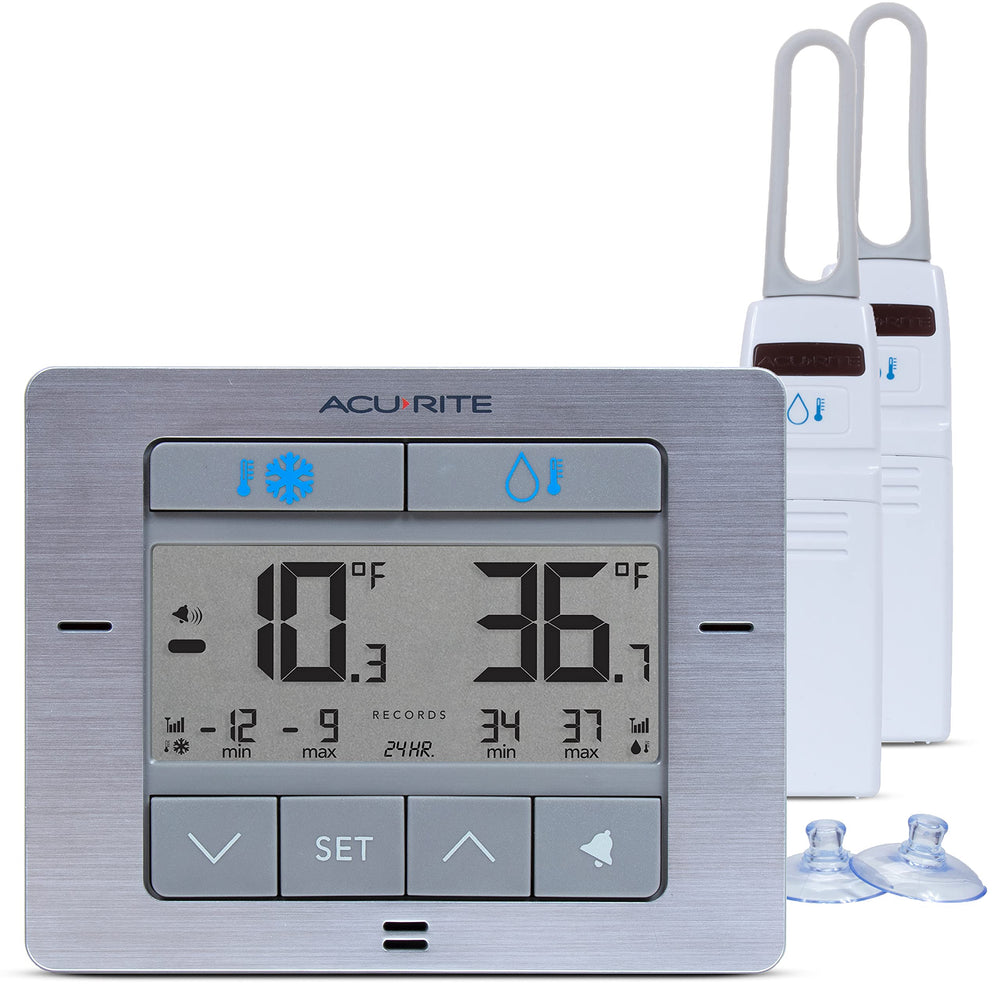 AcuRite pantalla frontal mostrando temperaturas y alarma, control claro