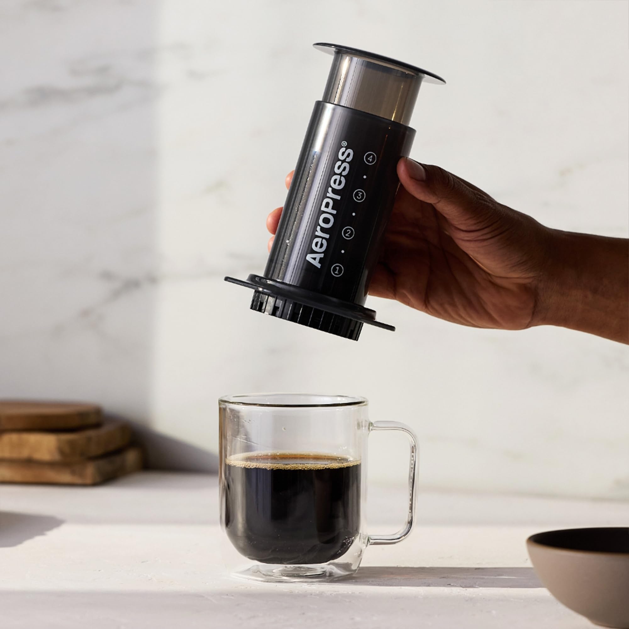 AeroPress guardada en mochila, ideal para viajes y camping