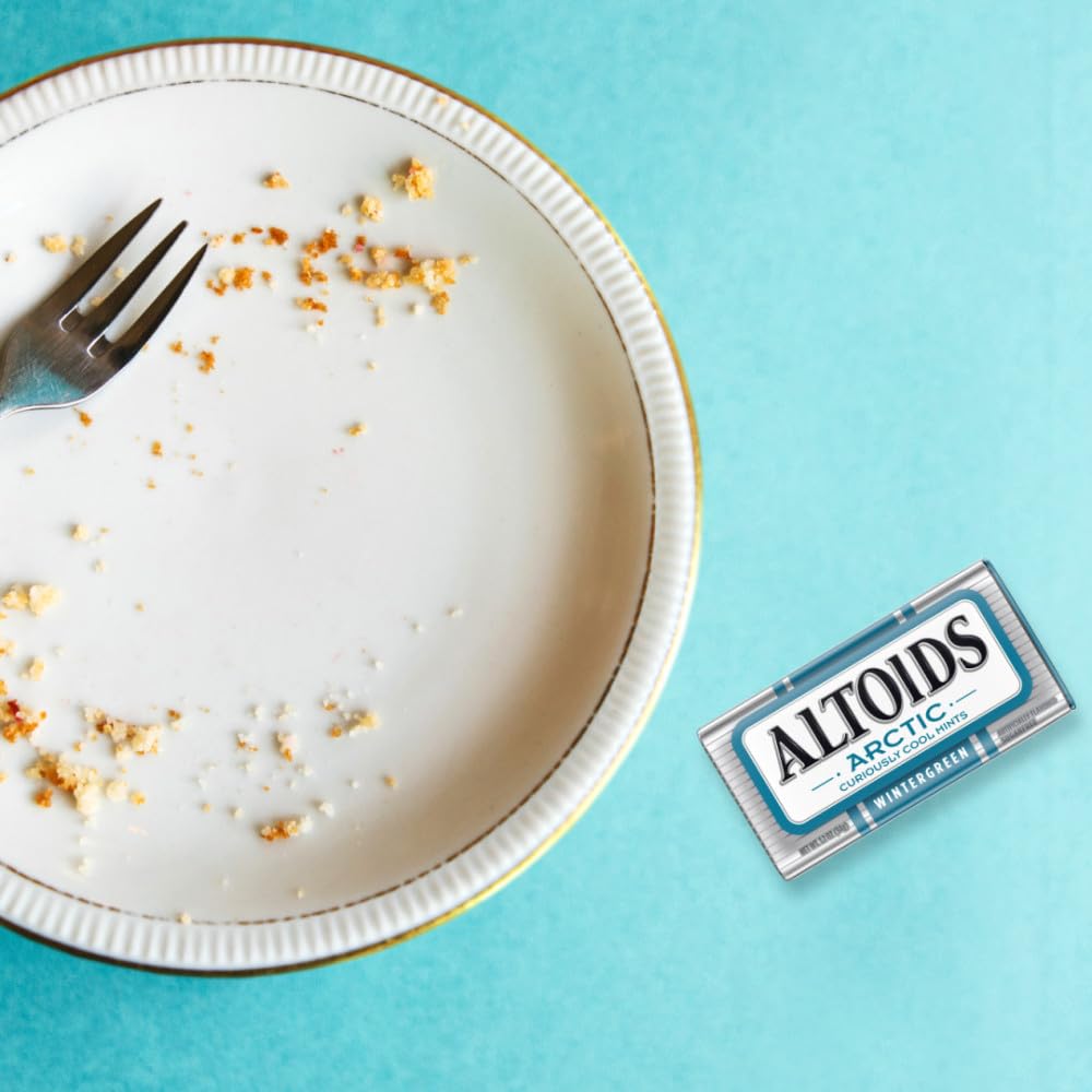Altoids lata dentro de un bolso lista para viajes y emergencias