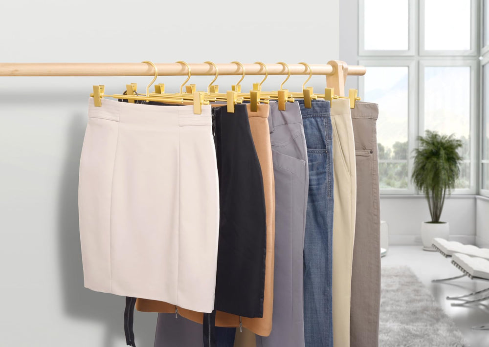 Amber Home perchas en estantería lifestyle mejorando apariencia del closet