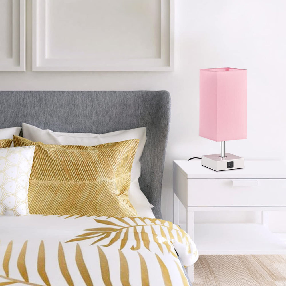 Ambimall lámpara junto a una taza para comparar tamaño y escala