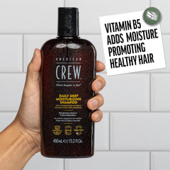 American Crew champú en uso en ducha para limpieza refrescante