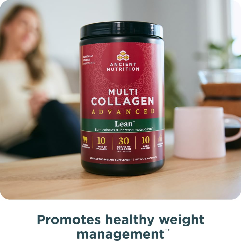 Ancient Nutrition polvo mezclado en café, sabor canela que complementa bebidas calientes