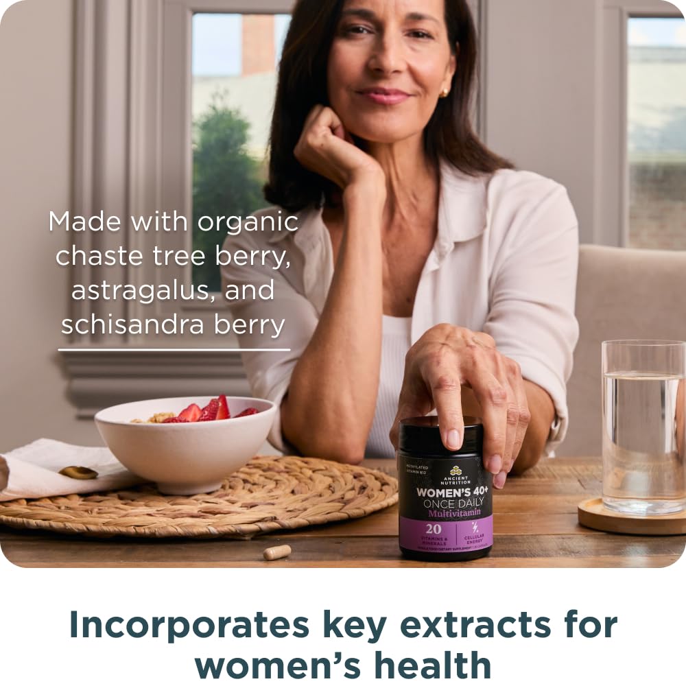 Ancient Nutrition multivitamínico sobre mesa de desayuno indicando uso cotidiano sencillo