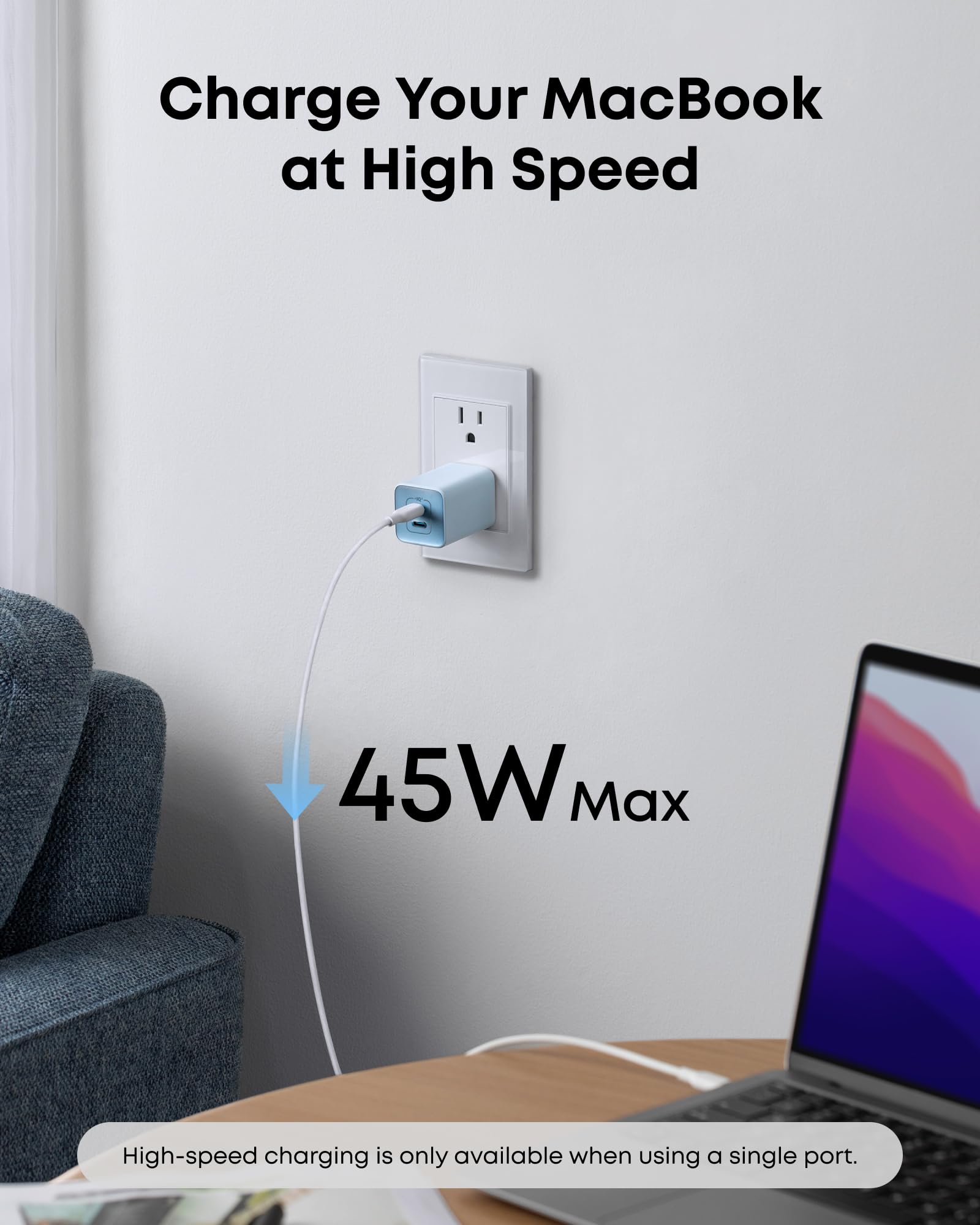 Anker Nano junto a un cargador estándar para comparar tamaño y portabilidad