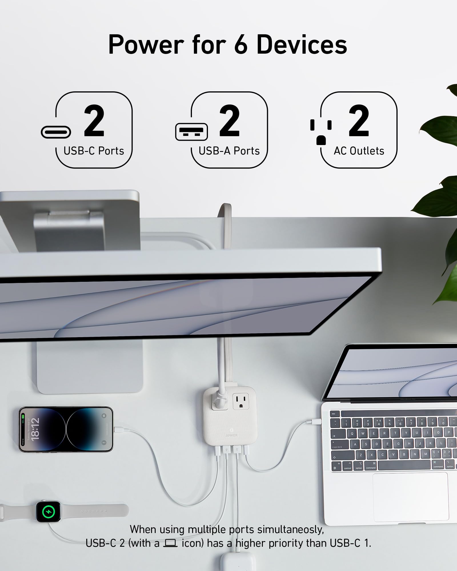 Anker Nano 67W comparada con dos teléfonos para mostrar tamaño compacto