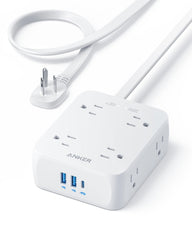 Anker regleta frontal mostrando 8 enchufes y puertos USB, organización eficiente