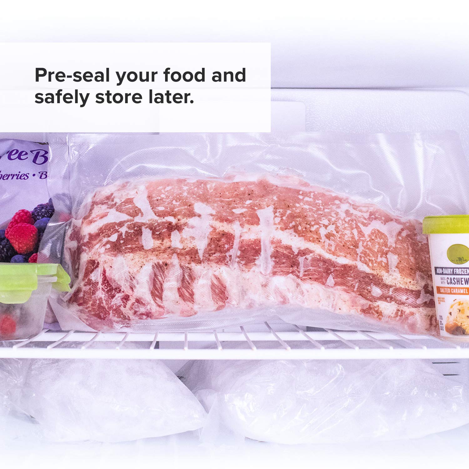 Anova uso sous vide en cocina con alimento sellado mostrando conservación eficiente