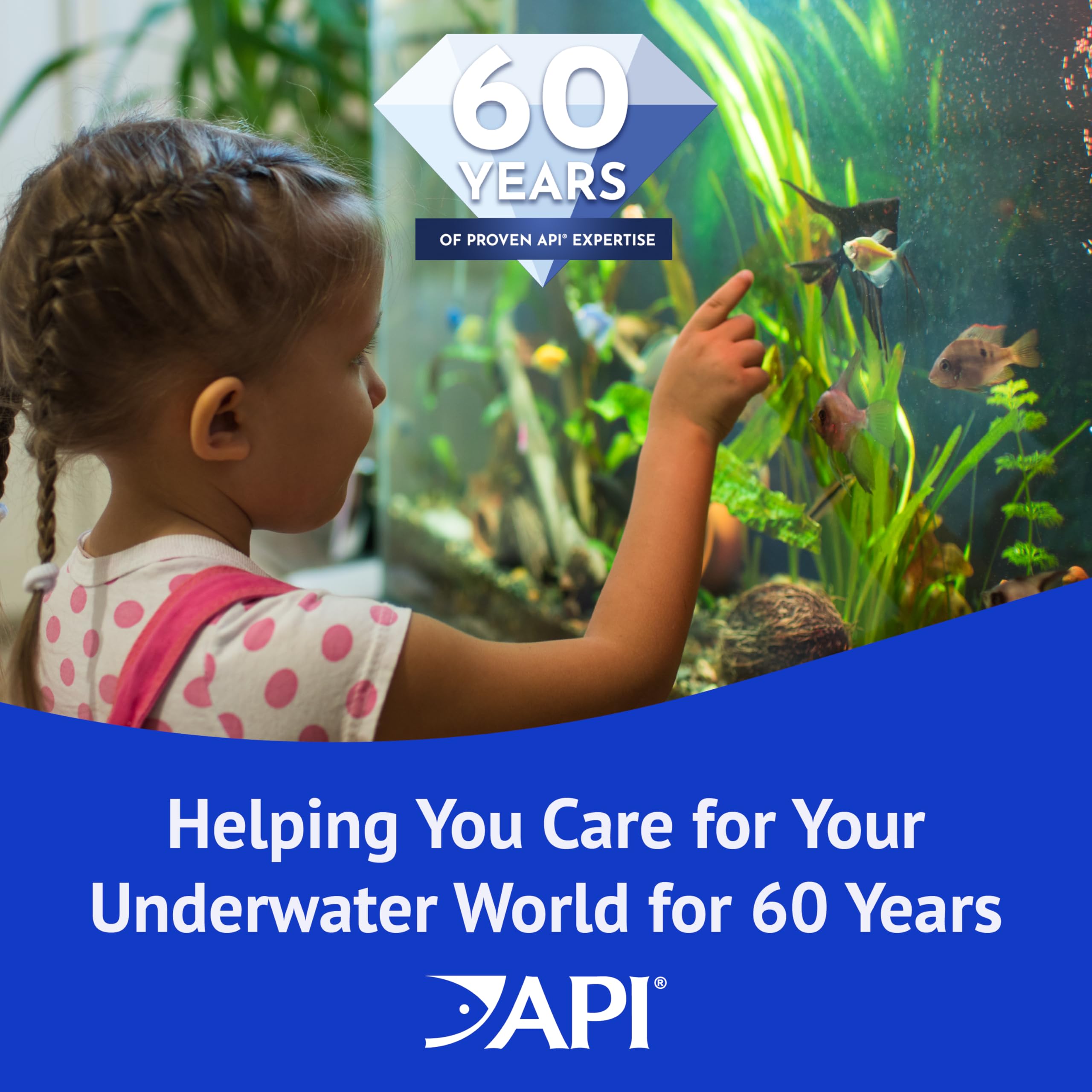 API POND ALGAEFIX aplicándose con dosificador para dosis precisa