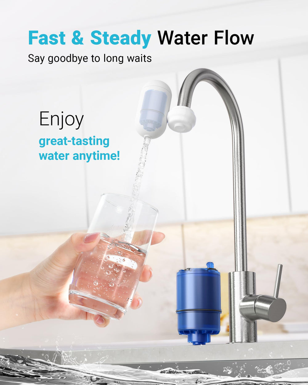 Escena de cocina con AQUA CREST y vaso lleno, agua con mejor sabor para la familia