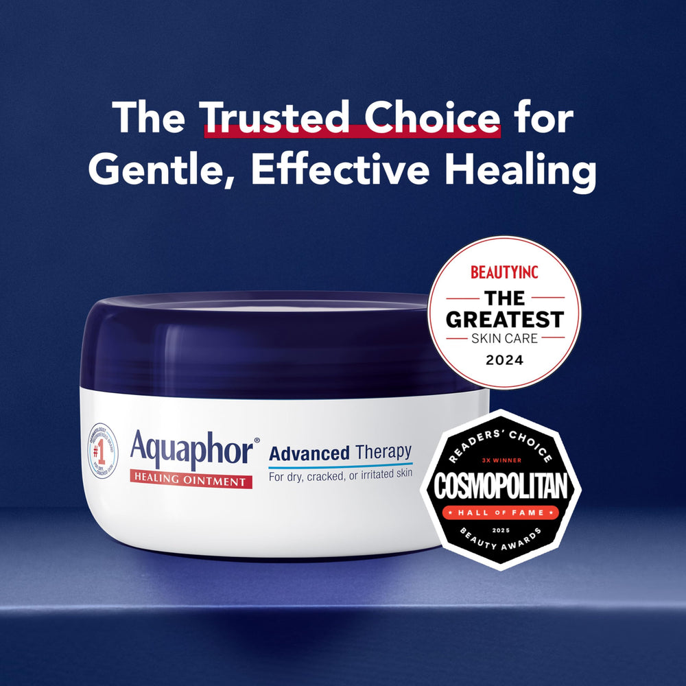 Tarro Aquaphor abierto en mano para ilustrar fácil aplicación y dosificación