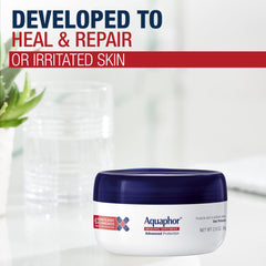 Textura del ungüento Aquaphor en primer plano que muestra su consistencia protectora