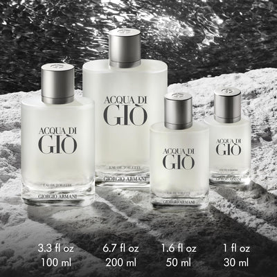 Armani Beauty frasco junto a objeto para comparar tamaño 6.7 fl oz y facilidad de transporte