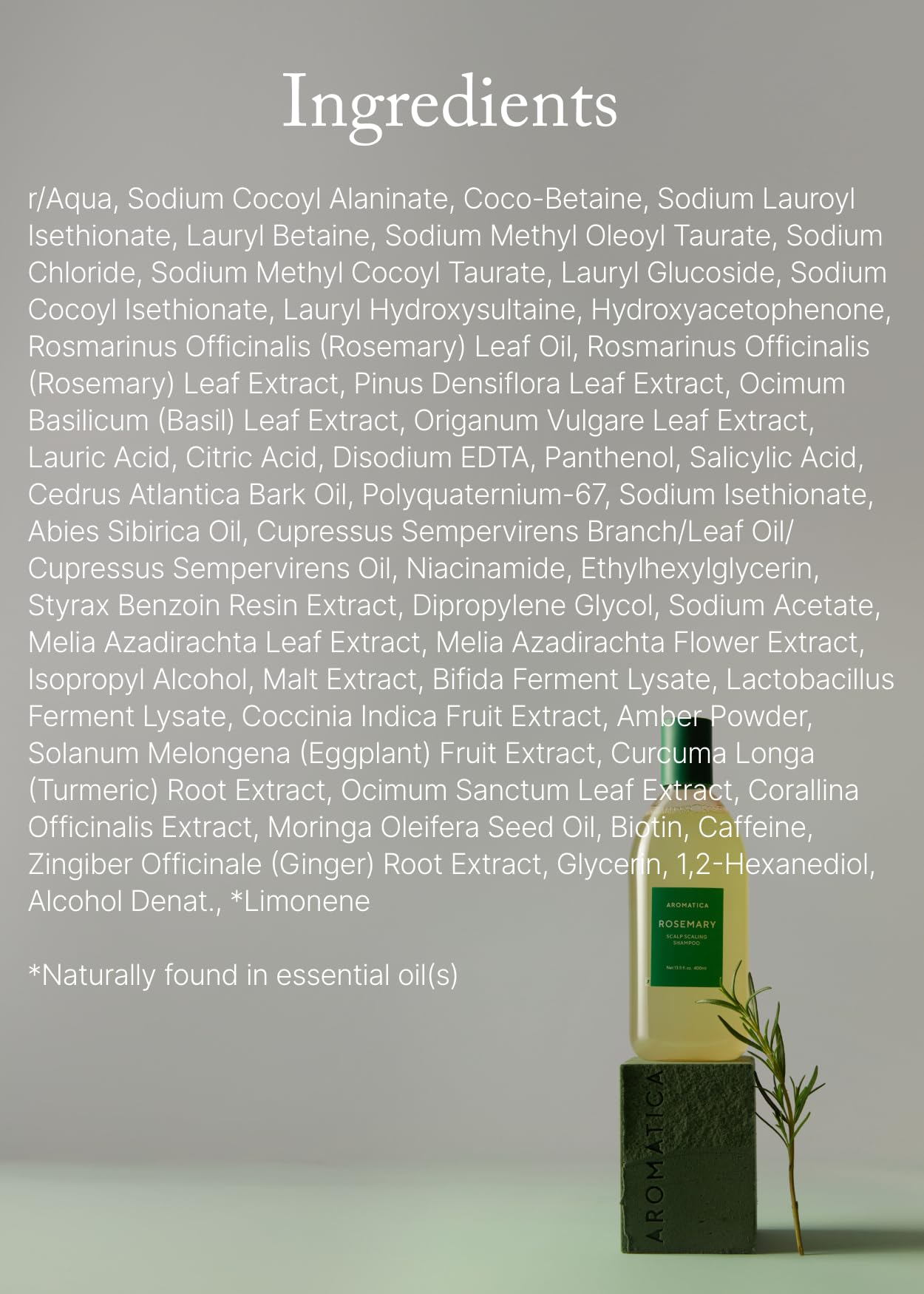 AROMATICA champú en estante de baño transmitiendo uso diario elegante